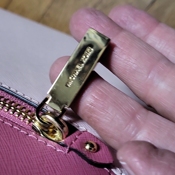 Michael Kors Hailey Crossbody Purse Like New - Picture 8 of 16